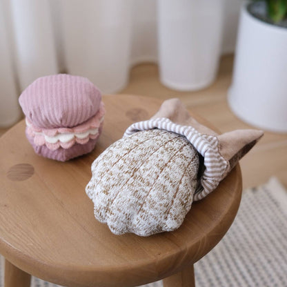 Petite Two — madeleine et macaron · Lambwolf Collective — Précommande Noël
