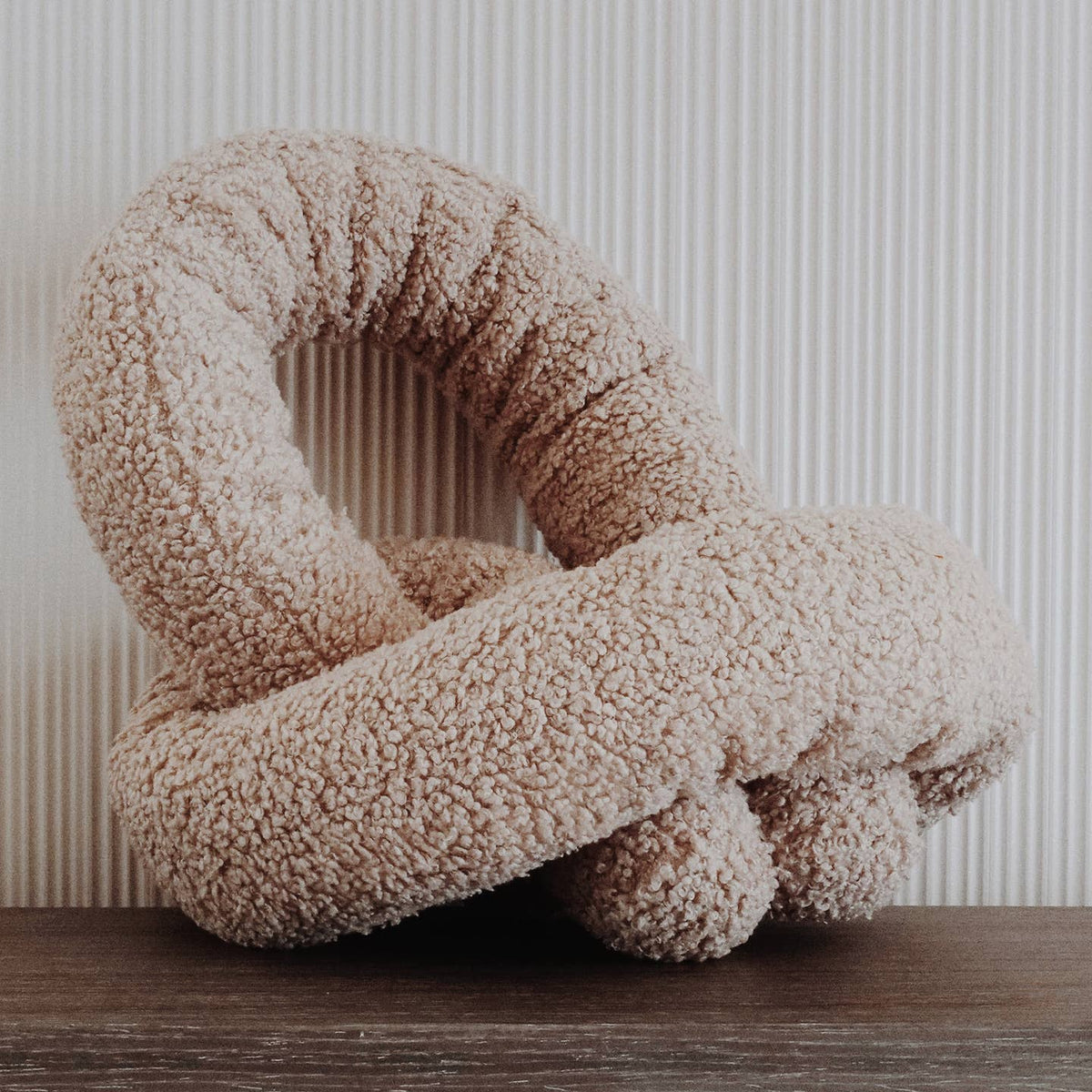 O Nou — grand jouet à nouer avoine · Lambwolf Collective — Précommande Noël