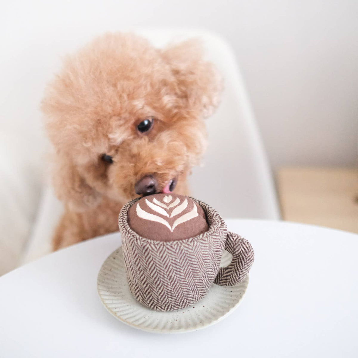 Latte Pop — tasse à fouiller · Lambwolf Collective — Précommande Noël