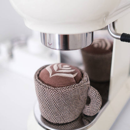 Latte Pop — tasse à fouiller · Lambwolf Collective — Précommande Noël
