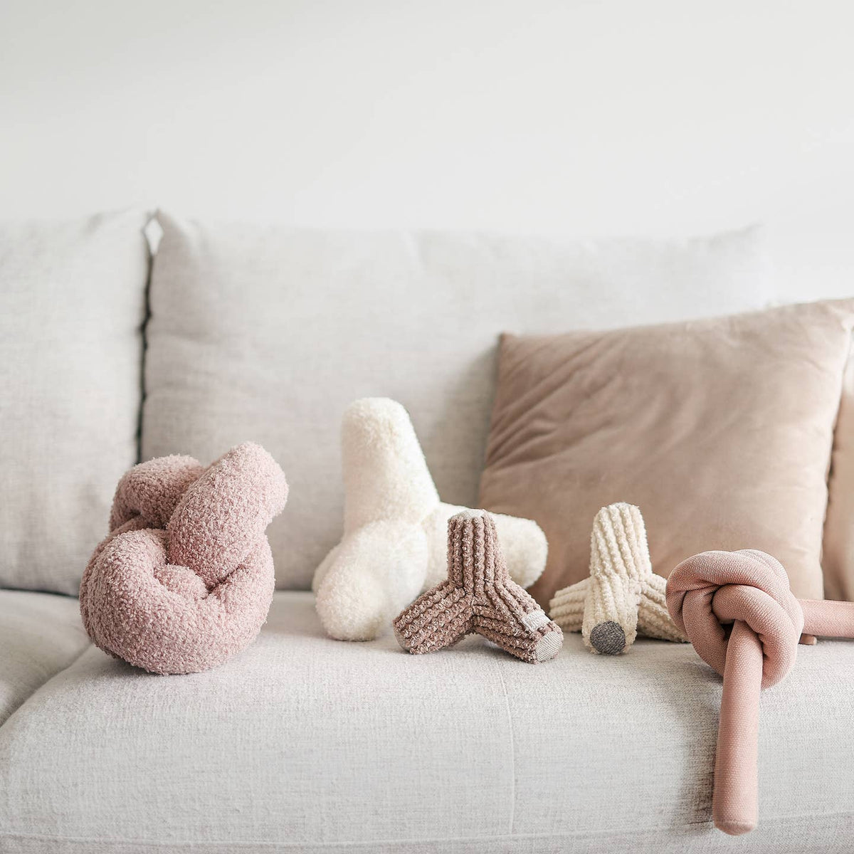 O Nou — grand jouet à nouer avoine · Lambwolf Collective — Précommande Noël